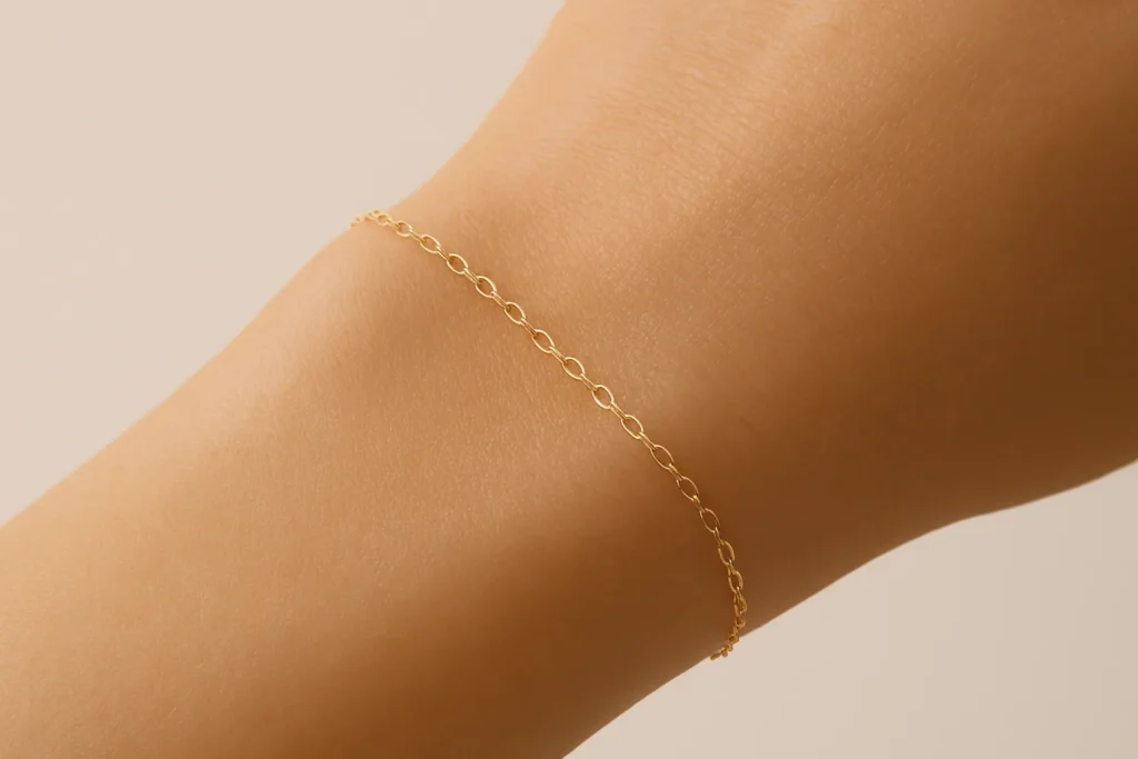 delicate chain bracelet with a clean and elegant appearance